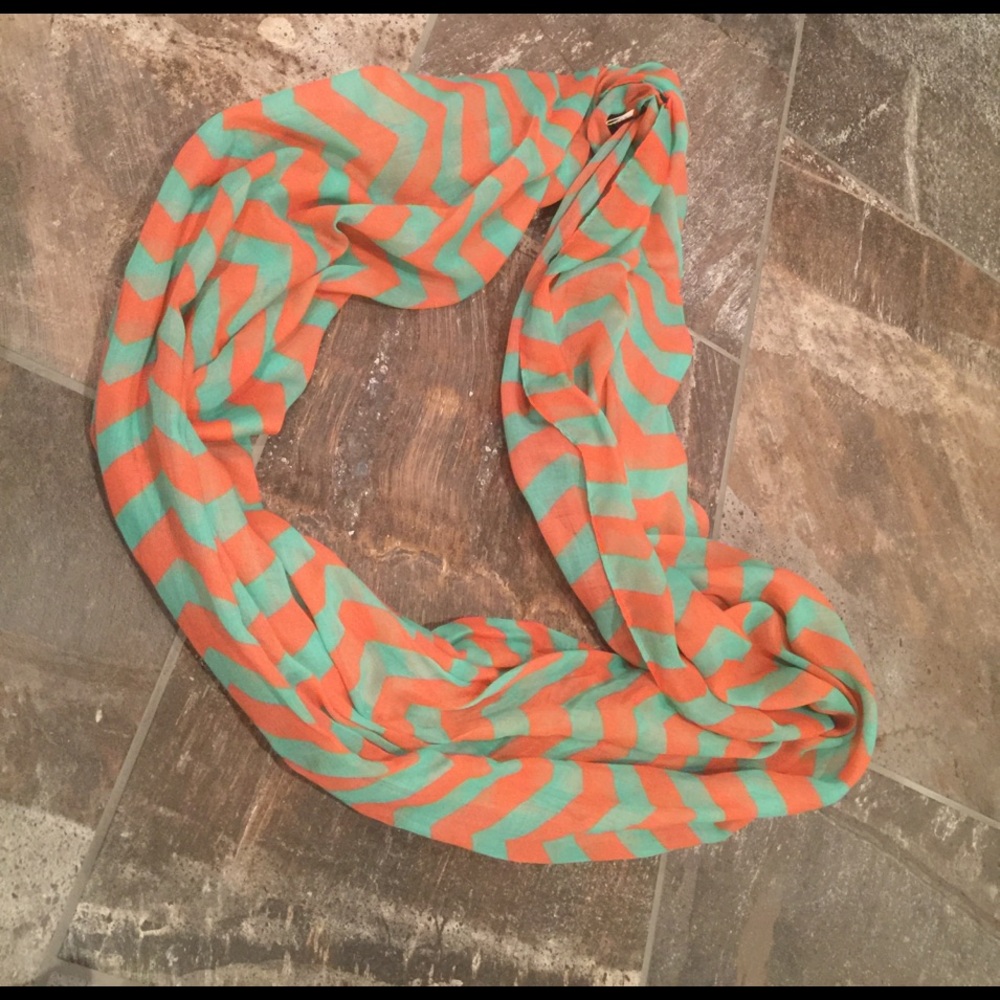 Chevron Infinity‎ Scarf - Picture 3 of 3